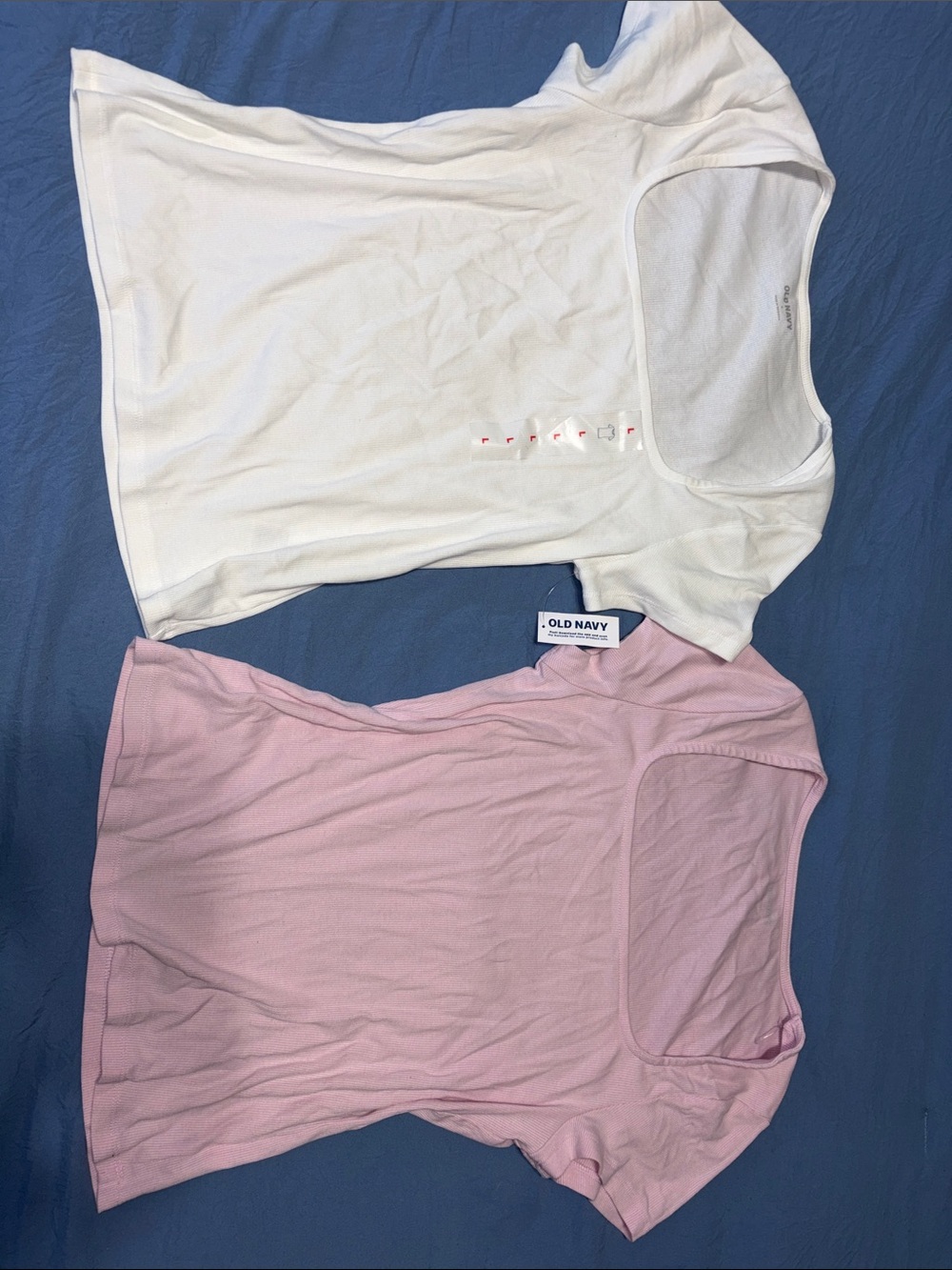 Woman’s Old Navy scoop neck tee bundle